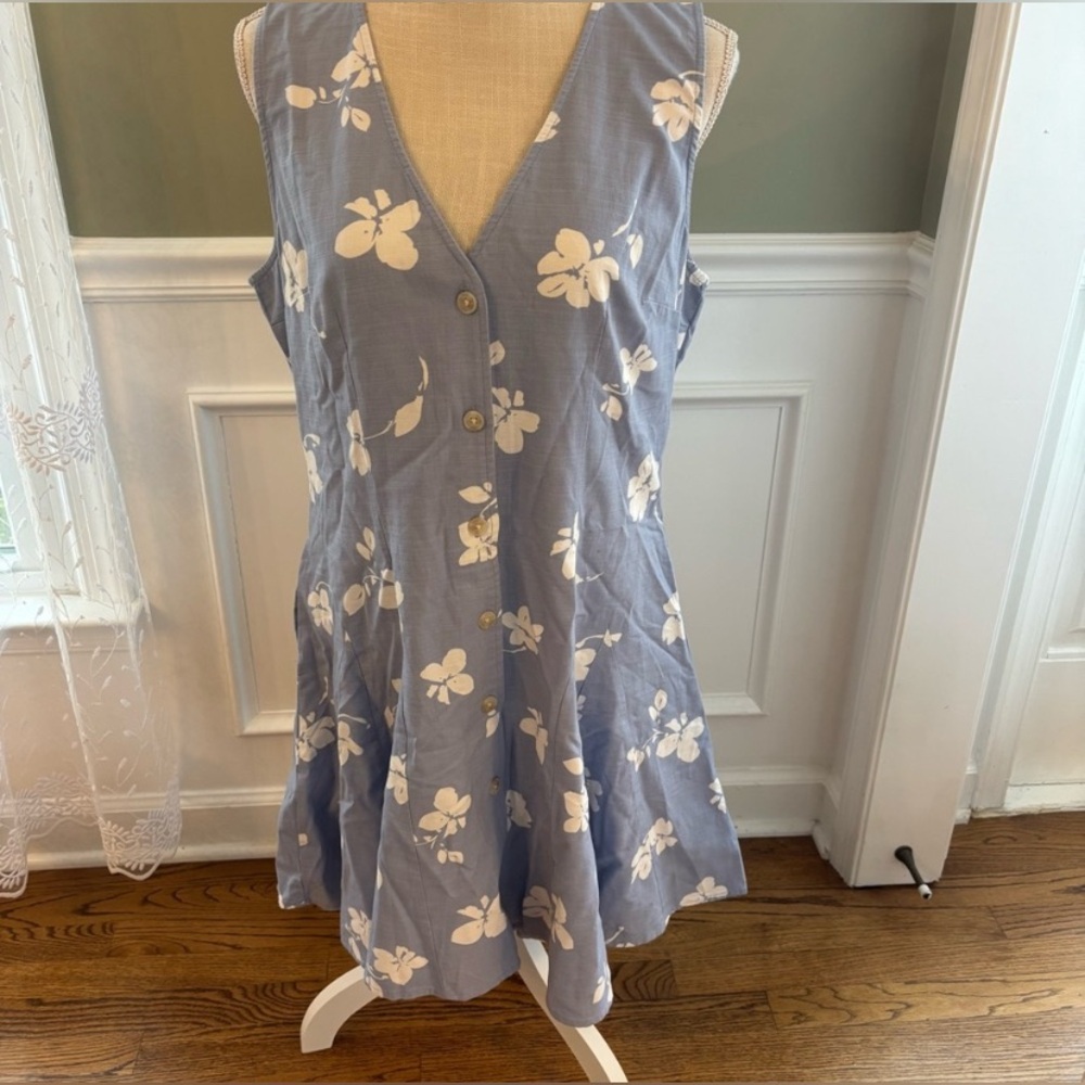 Universal Thread Light Blue and White Patterned Top
